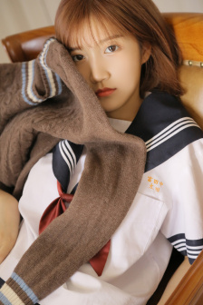 初中男生穿女生小背心胸罩